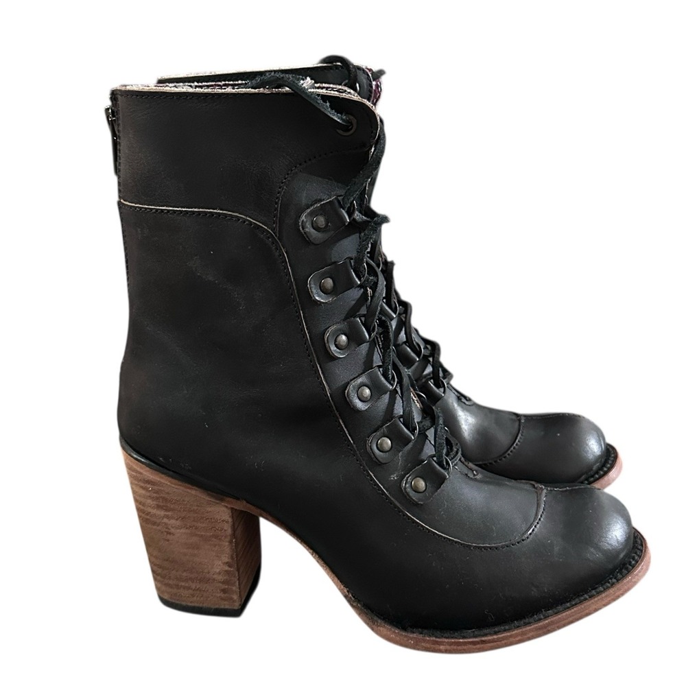 Freebird BY STEVEN Borow Women's Boots Size 10 Distressed Black Lace Up Zip Up